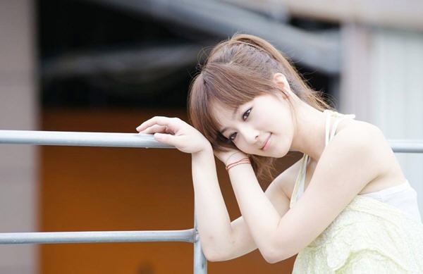 青春大方漂亮女生5