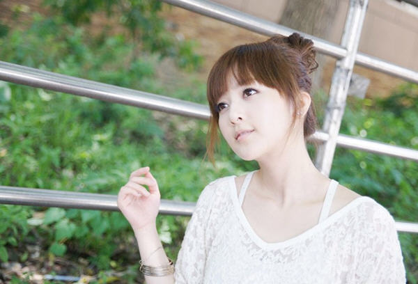 青春漂亮的女生图片3