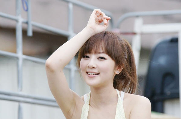 青春漂亮的女生图片10