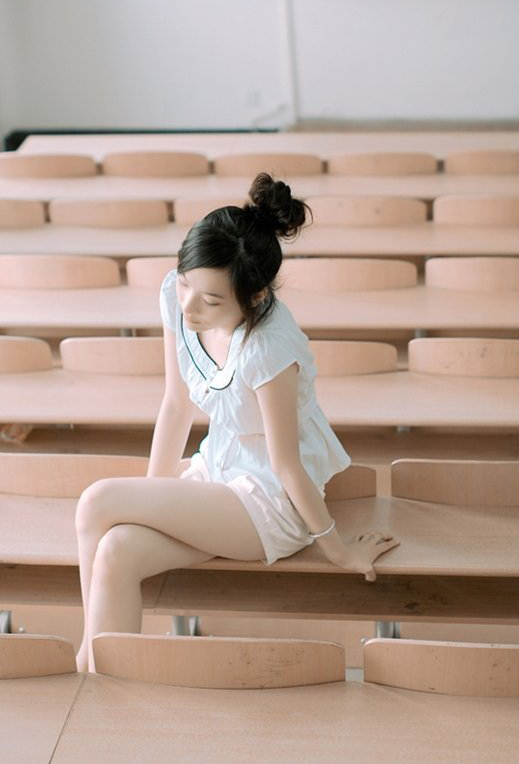 恬静女生空间相册图片2