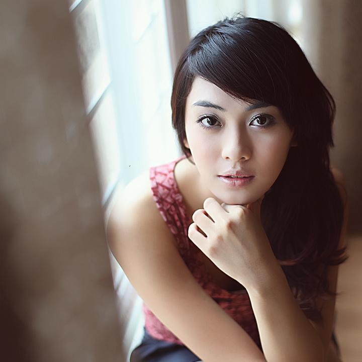 艳丽逼人的美女3